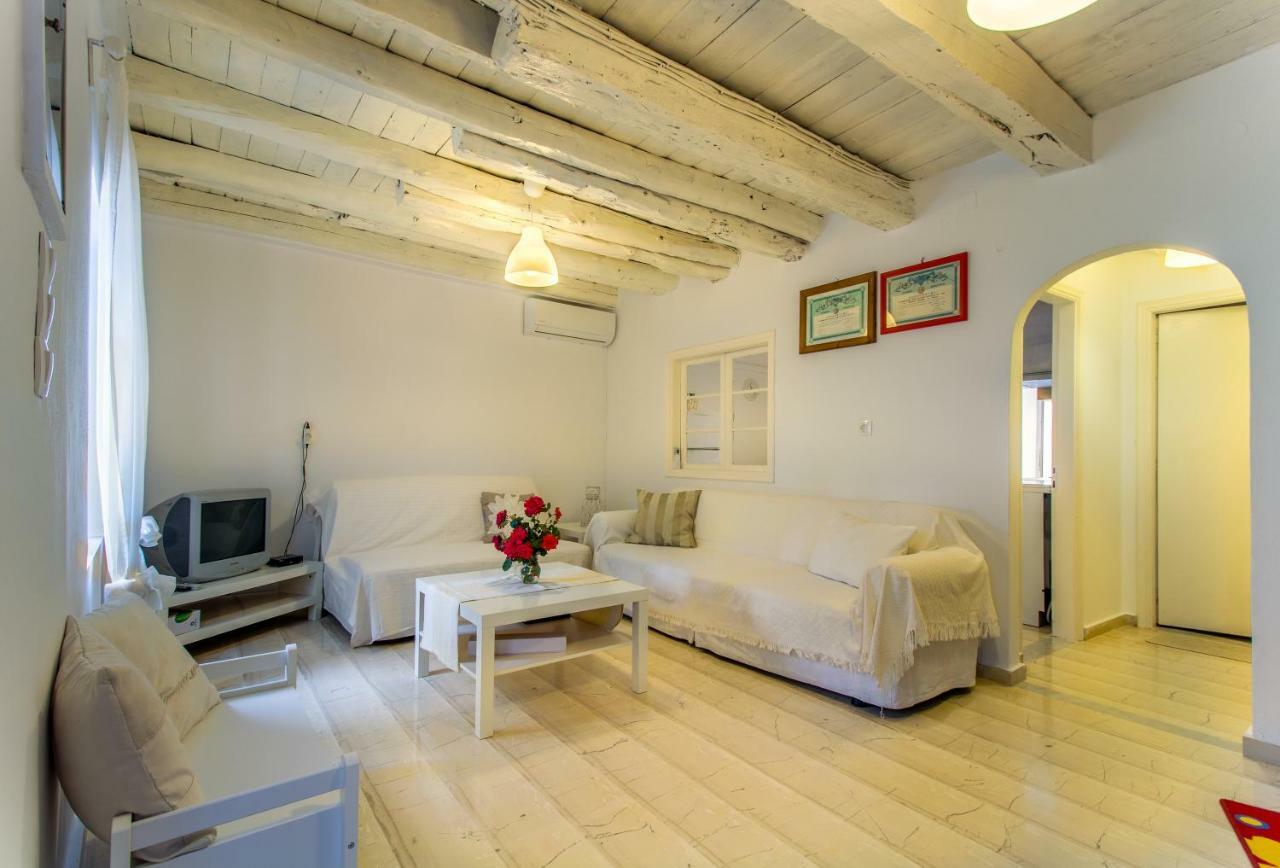 Central House Agrafoi Extérieur photo